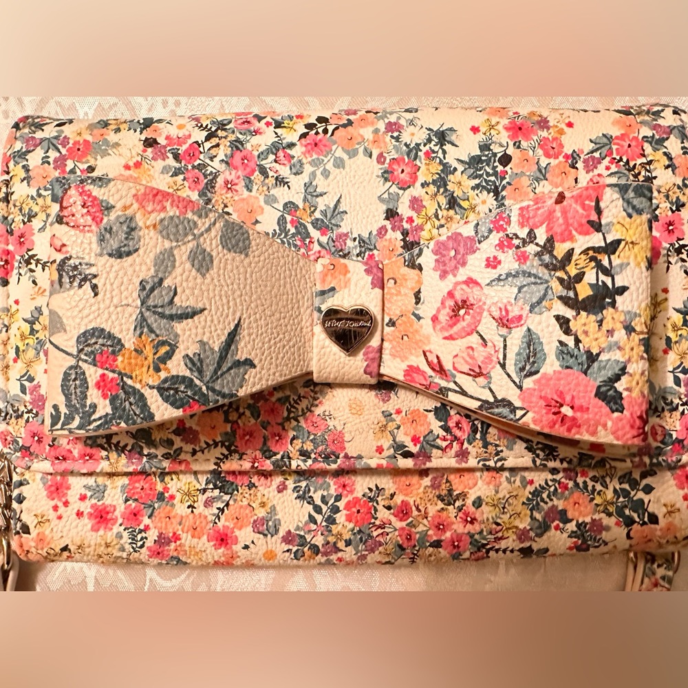 🌹 🌸 NWOT-Betsey Johnson Floral Purse Bow Embellishment 👛🌼💐
